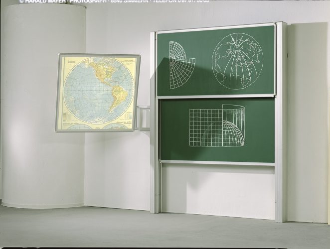 Vario independently movable double-sided board