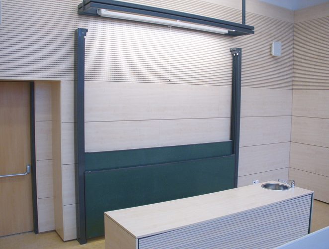 Classic independently movable boardsystem with column stand