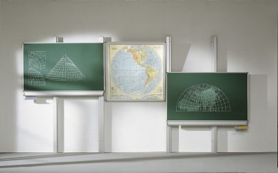 Vario freely movable board with column stand